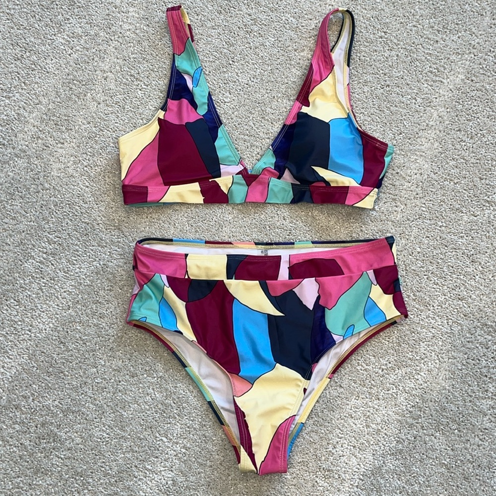 Bikini with high waisted bottoms